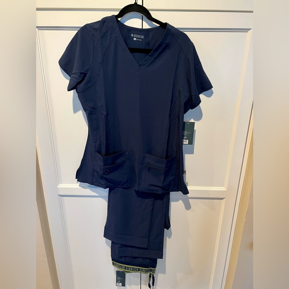 [NWT] Med Couture Activate Scrub Set - Navy Blue - Women’s Size Large